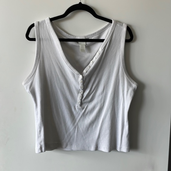 White tank with buttons - Picture 1 of 2